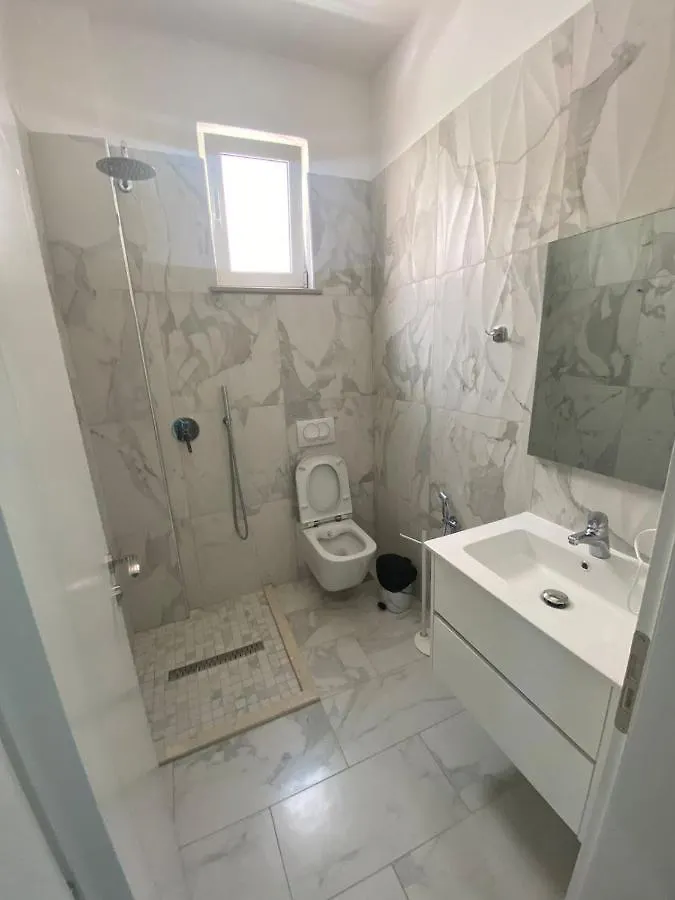 Julius Hotel Golem  0*, Golem (Tirana)