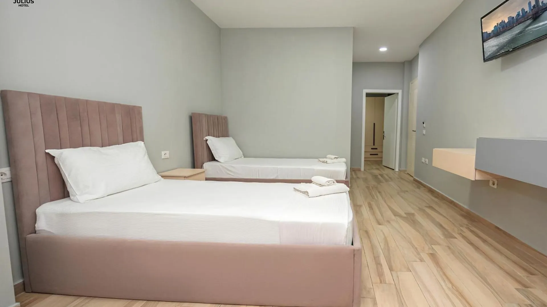 Julius Hotel ゴーレム 0*,