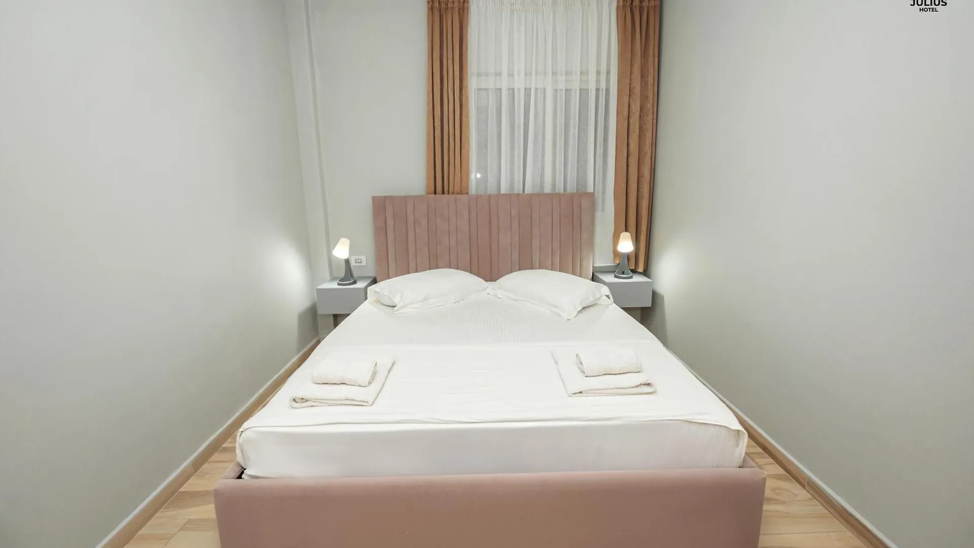 Julius Hotel ゴーレム 0*,