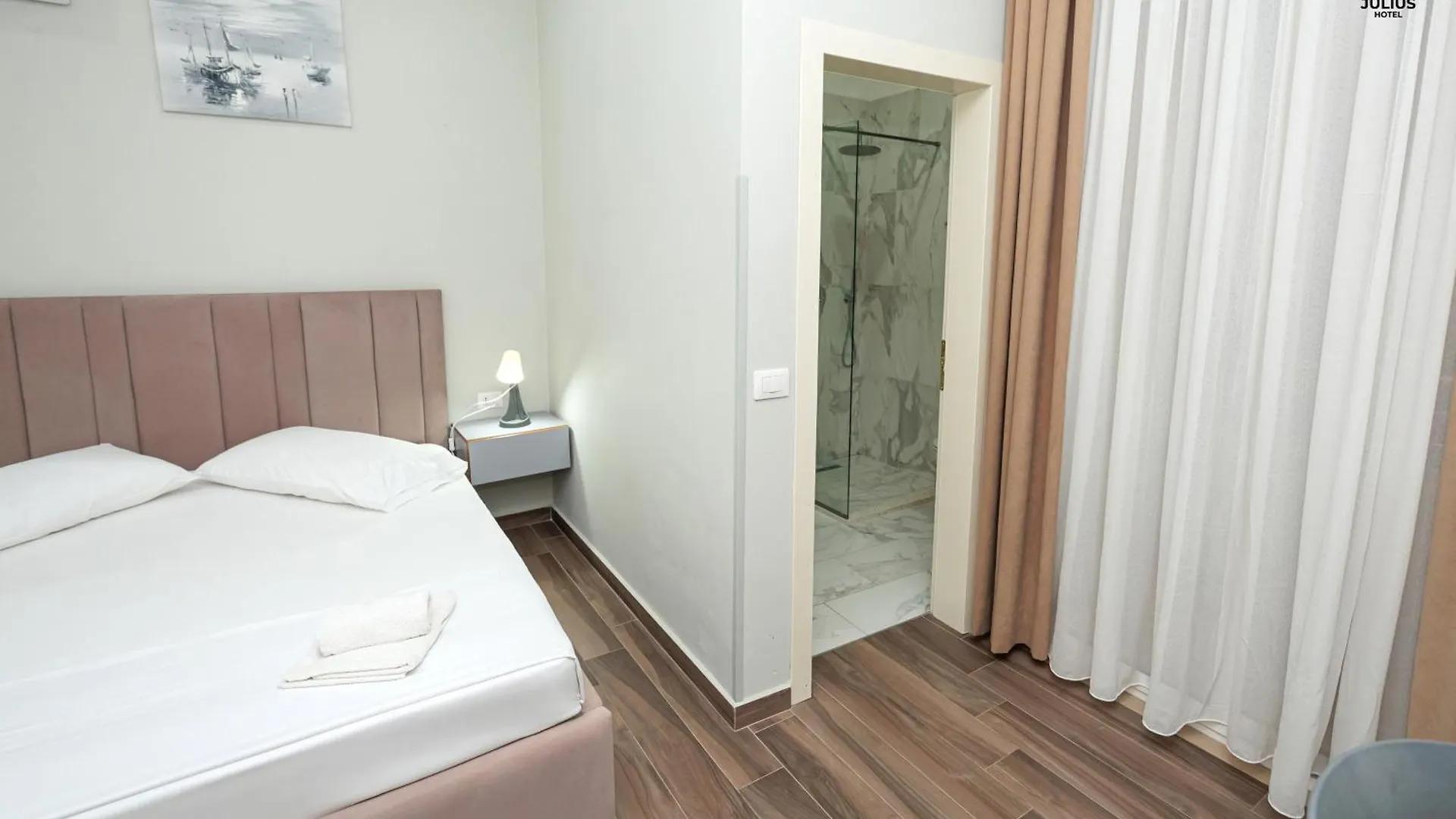 Julius Hotel ゴーレム アルバニア